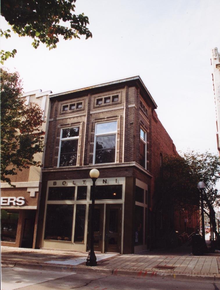 211 N Neil